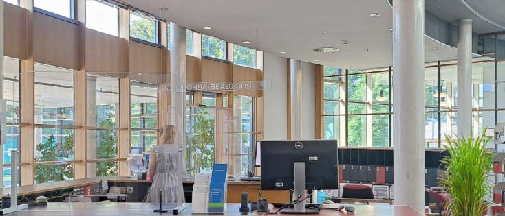 Circulation desk at the Branch Library Weihenstephan